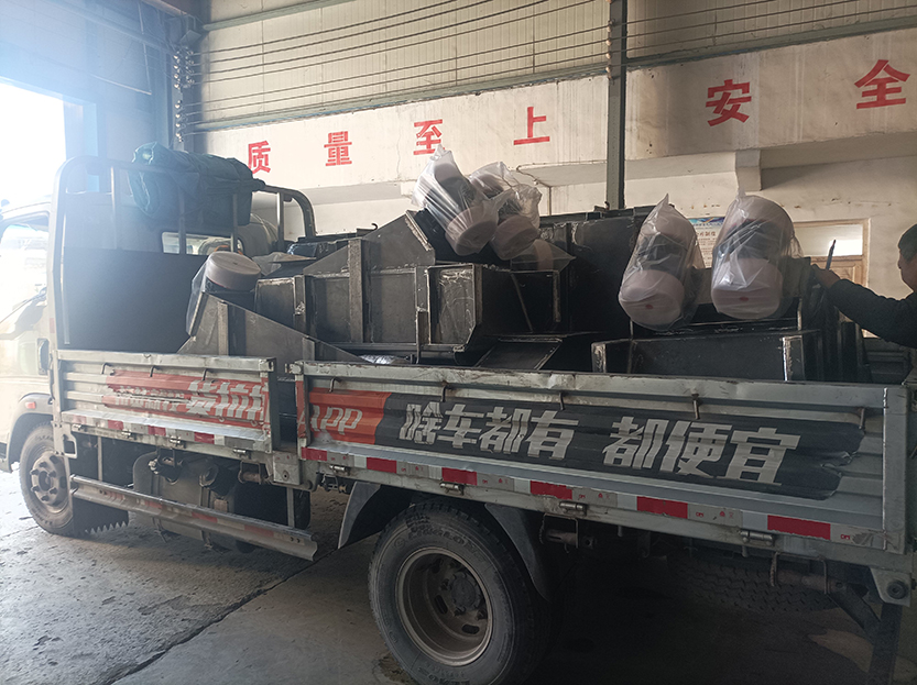 4臺振動給料機發貨